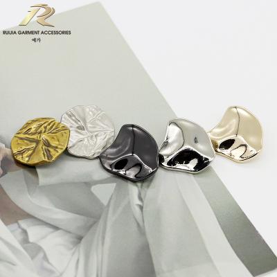 China Viable Fashionable Design Plating Metal Shape Zinc Alloy Special Leg Sewing Buttons For Clothing for sale