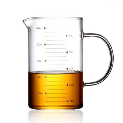 China OEM Logo Lead Free Wholesale Pyrex 500ml Glass Beaker Measuring Drinking Glass Cup With Handle With Bamboo Lid for sale