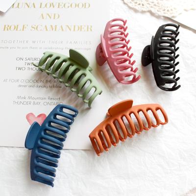 China Korean version of big frosted hair claws hair accessories big hook hairpin hair clip dish clip shark hair claws for sale