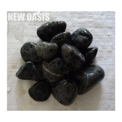 China dark grey black color Pure snow white Stone Marble Machined Tumbled Pebbles for Landscapping Decorations driveway for wholesale zu verkaufen