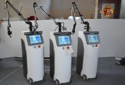 Chine Équipement partiel de beauté de machine de laser de CO2 de rajeunissement de peau de visage pour le retrait de cicatrice à vendre