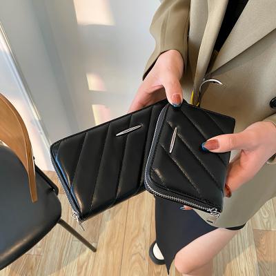 China Diamond Lattice Imprint Double Wallets Waterproof Trendy Women's Metal Wallets Money Money Leather Clutch Bags PU Leather Women Zippers for sale