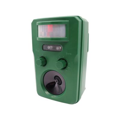 China Viable Ultrasonic Sensor Animal Infrared Deer Reflector Pest Solar Power Raccoon Repellent Repellent for sale