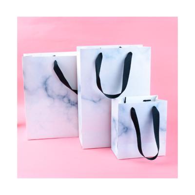 China 2021 Recycled Materials Christmas Cardboard Custom White Paper Bag With Ribbon Made In China for sale