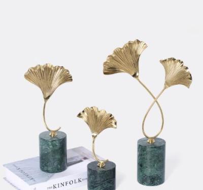 China Europe Gingko Leaf Marble Crafts Carved Stone Crafts Stand Gold Leaf Home Decor Sample Green Marble Piece for sale