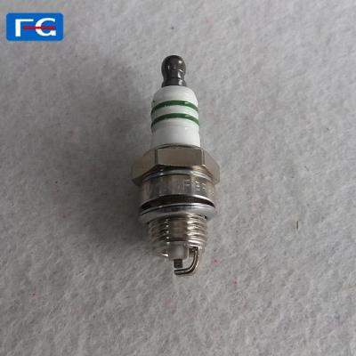 China Small Engine Part Engine Spark Plug WR7AC BPMR7A Chainsaw Spark Plug For Chainsaw, Lawn Mower 2 Stroke Engine for sale