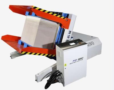 中国 Automatic Paper Pallet Pile Turning Turner Machine With Aligning And Dust Removing 販売のため