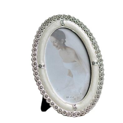 China Wholesale 2021 Love Metal Wedding Gift Alloy Pearl Photo Frame Oval Rhinestone Material for sale