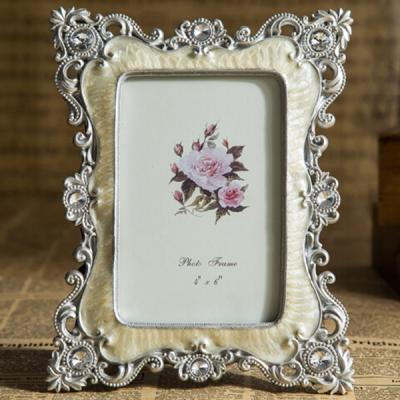 China Resin New Product Diamond Table Frame Decoration Resin European Creative Picture Frame for sale