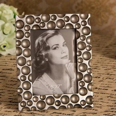 China Top environmental friendly fashion Yiwu Junlin European style resin photo frame, antique silver frame home decoration for sale