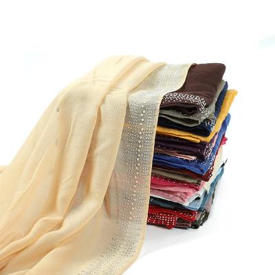 China Hot Drilling Muslim Hijab Wrap Cotton Pleat Cotton Hijab Scarf Solid Color Headscarf for sale