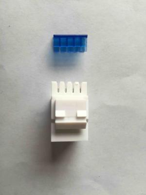 China Chapado en oro modular trapezoidal de CAT3 Rj45 Jack White Rj11 Jack UTP con el tapón antipolvo en venta