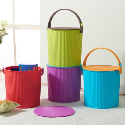 China Sustainable Simple straight grain thickened plastic bucket Portable kitchen trash can with lid Household portable bucket with lid for sale