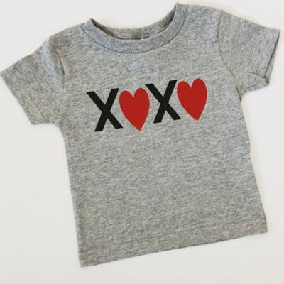 China Breathable Mommy and Me Valentine Outfit XOXO Girls Tee Kids Valentine Outfit Personalized Boys Valentine's Day Shirt for sale