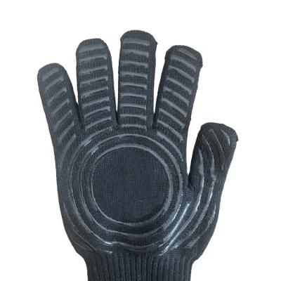 China Durable Household Kitchen Use Heat Resistant Aramid Fiber Anti Fire Silicone Non Slip BBQ Gloves for sale