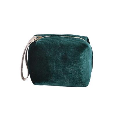 China High End Custom Made Travel Cosmetic Set Travel Bag Velvet Toiletry Ladies Velvet Travel Bag Cosmetic Bag for sale