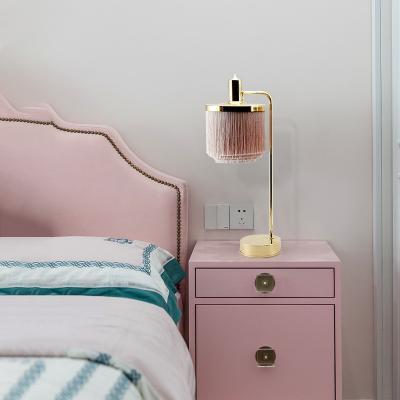 Chine Creative Golden Plated Iron Base with Pink Tassel Silk Fringe Table lamp(WH-MTB-158) à vendre