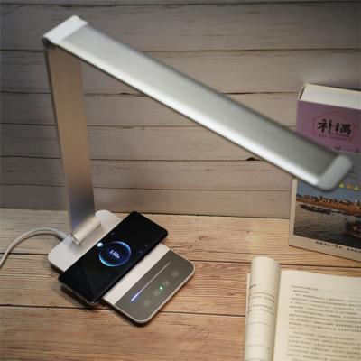 China Modern Factory Cheap Price Long Battery Life Station Two-in-One Mobile Phone Radio Charging Desk Lamp for sale