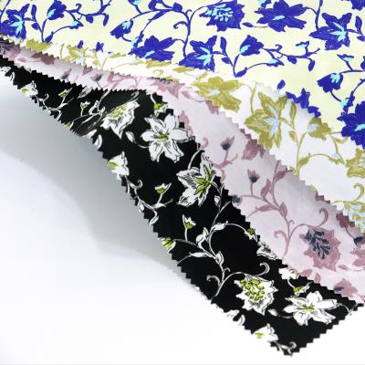 China LOW MOQ Anti-Static Free Sample Cotton Poplin Organic Floral Printed Fabric For Clothing Lining for sale