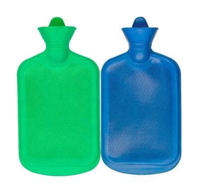 China Water-filling PVC 2l promotion water bottle bag hot durable hot pack rubber hot water bottle preservation with cover for sale