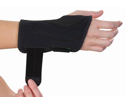 China Adjustable Elasticity Wrist Brace Support Splint Sever Wrist Carpal Tunnel Brace Sprain Pain Arthritis Recover for sale