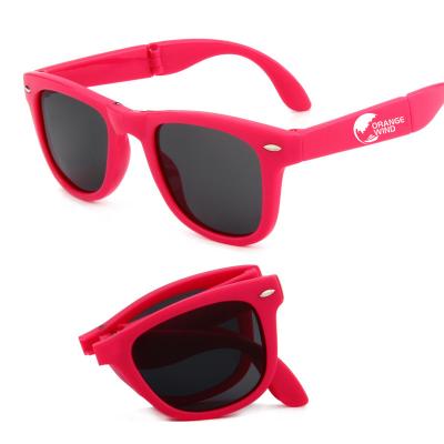 China Fashion Sunglasses Foldable Plastic Promotional Sunglasses Accept Custom Logo for sale