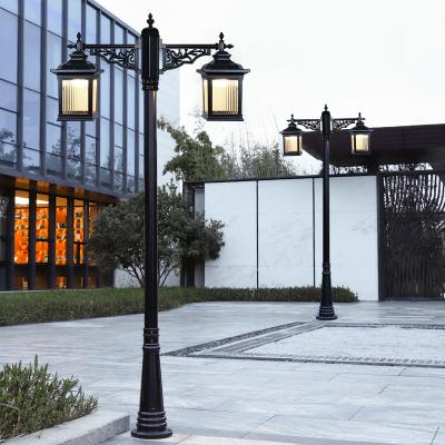 China European Garden Classic 2 Heads Garden Lights Outdoor Modern Street Light Vintage Garden Post Lamp Post For Yard Landscape Lighting for sale