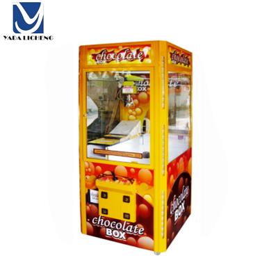 Cina Classic Electric Toy Doll Crane Coin Operated Claw Vending Game Machine 1100*950*1950mm in vendita