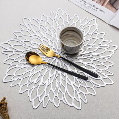 China Viable Hollow Dinner Place Mat Pvc Metal Placemat Wedding Accent Center Place Mat Cavity Decoration Table Mat for sale