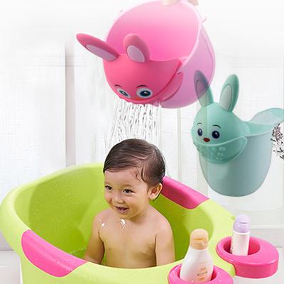 China Protect Infant Baby Bath Waterfall Rinsing Device Shampoo Rinsing Cup No Tears Baby Bath for sale