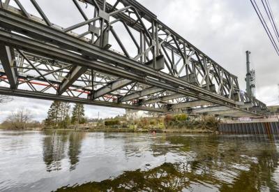 China Os pinos conectam oxidação de aço de montagem da plataforma de ponte a anti com a vida útil longa à venda