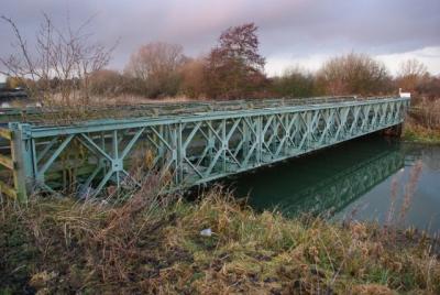 China El palmo largo de la estructura rápida tiende un puente sobre el puente de braguero de acero portátil de la conexión de pernos en venta