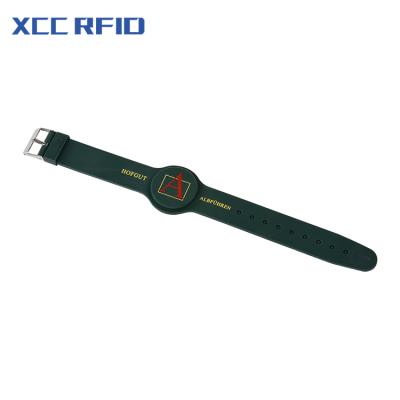 China High Quality Waterproof/Waterproof 860-960mhz UHF Silicone RFID Long Reading Distance Adjustable Wristband for sale