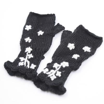 China Hot Cheap Flower Embroidery Flower Embroidery Pattern Half Finger Knitted Fingerless Mittens for sale