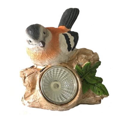 China Novelty design casual garden decor polyresin birds figurine with solar spot light for sale