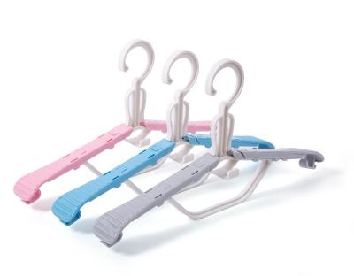 China 2023 Viable Wholesale Folding Plastic Hangers New Design Adjustable Plastic Hangers for sale