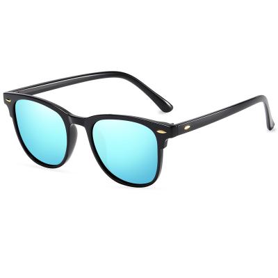 China Fashion Sunglasses Wholesale Fashion Cheap Plastic Frame Polarized Shades Women Men Fashion Sunglasses for sale