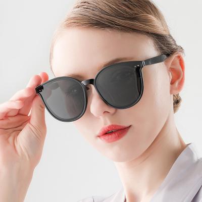 China Fashion New 2021 Wholesale Trendy Fashion Sunglasses Polarized Woman Sunglasses With High Quality for sale