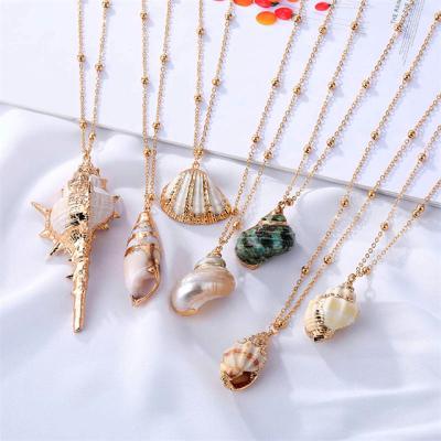 China FASHIONABLE Wholesale Scallop Conch Shell Beads Chain Necklace Gold Summer Beach Pendant Necklace For Women for sale