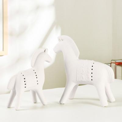 China Modern Ceramic White Animal Sculptures Horse Decoration Home Decor Home Decor Ware for sale