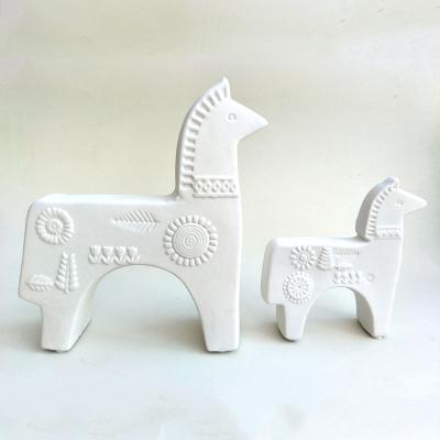 China Modern Ceramic Luxury Business Gifts Black White Horse Ornaments For Home Office Decor for sale