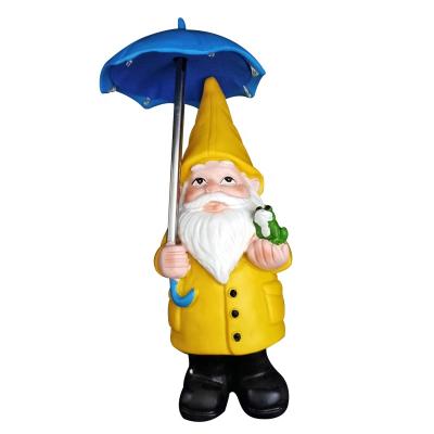 China Europe LED Light Solar Powered Gnome Statue Garden Home Decoration Open Umbrella Resin Gnome Ornaments for sale