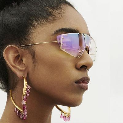 China 2021 New Arrival Fashion Sun Glasses Women Rimless Rihanna Rivet Sunglasses Woman Gafas Oversized Shades for sale