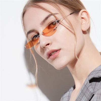 China Transparent Color Lens Women Fashion Sunglasses Fashionable Rimless Lenses Small Frame Sunglasses for sale