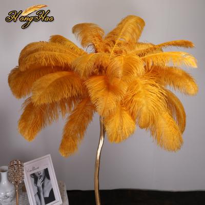 China Decoration feather good quality 60-65cm gold feathers ostrich material feathers large for sale wedding decoration for sale