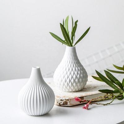 China Minimalist Cute Ceramic Flower Vase Matte White Dried Flowers and Bud Vase Minimalist Geometric Design Ceramic for sale