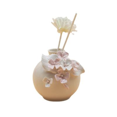 China Minimalist Handmade Ceramic Pinch Flower Aromatherapy Vase for sale