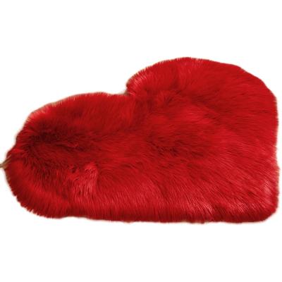 China 2022 Hot Selling Wholesale Washable Heart Shaped Faux Fur Leather Blankets Carpets Women For Home for sale