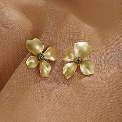 China Other Gold Flower Stud Earrings For Women Fashion Spring Earrings Jewelry Wedding High Quality Good Gift for sale