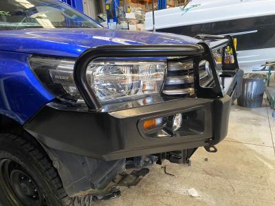 China Acero Front Bull Bar For Toyota Hilux Revo Vigo Nissan Navara Np de Wholesale Powder Coated del fabricante del OEM 300 D40 en venta